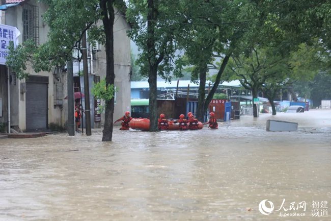南平遭暴雨袭击 福建省消防救援总队营救被困人员461人