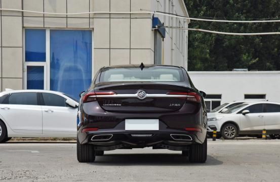 车长超迈腾,内饰媲美BBA,顶配落地28万,这辆“高档车”真憋屈