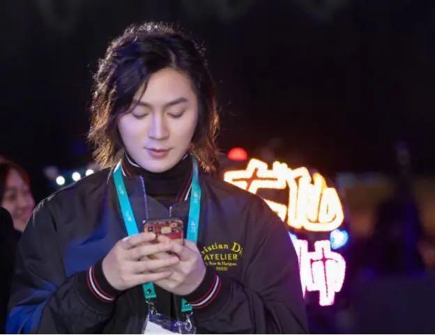 苦等6个月张大仙晒出周杰伦同款战靴水友顶我1年工资了