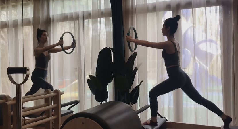 董花花回归贵妇生活,晒豪华私人健身房,约异性好友吃饭生活悠闲