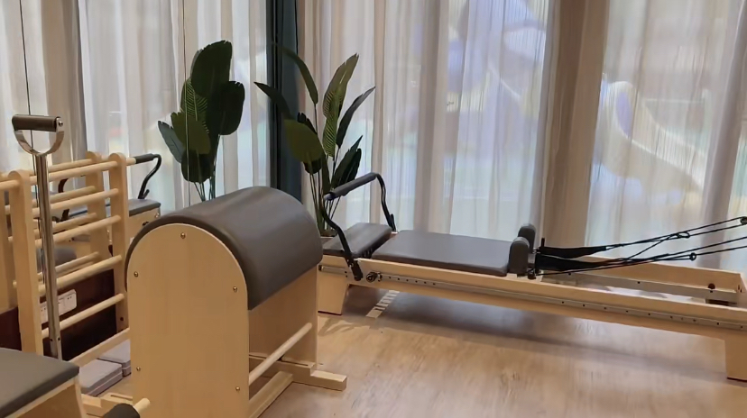 董花花回归贵妇生活,晒豪华私人健身房,约异性好友吃饭生活悠闲