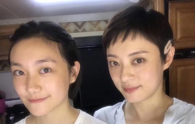 难得孙俪晒同父异母妹妹,高考完带孙艳练舞,新发型显年轻像同龄