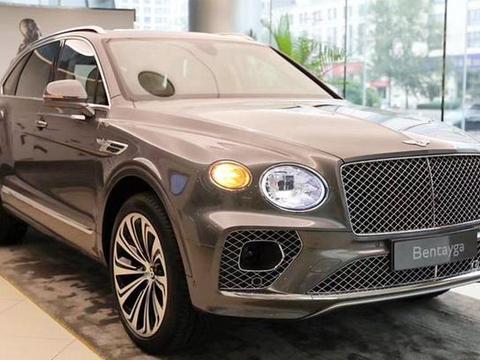 宾利新款添越进店实拍图曝光，对内饰进行了升级优化