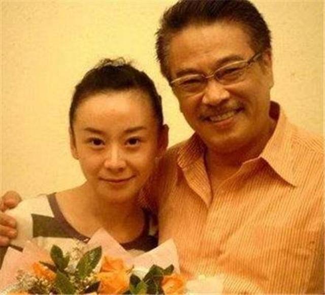 吴孟达直言活着太苦了,养3个妻子5个子女,被每月90万开支压垮