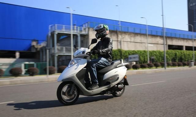 又一亲民通勤摩托车!单缸风冷110cc,电喷+CBS,仅1.2万起值吗