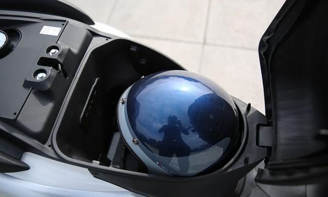 又一亲民通勤摩托车!单缸风冷110cc,电喷+CBS,仅1.2万起值吗