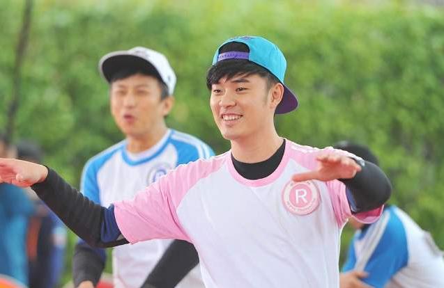 二胎后张子萱陈赫罕秀恩爱,豪宅像展览馆,一墙鞋可买上海一套房