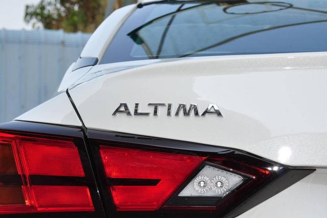 天籁还算日系三剑客吗?同级最强2.0T美中不足,沙发厂余威犹在