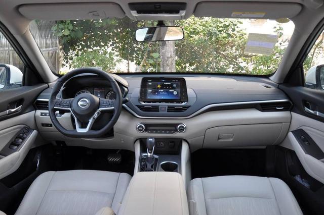 天籁还算日系三剑客吗?同级最强2.0T美中不足,沙发厂余威犹在