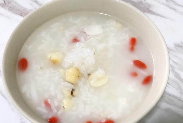 妈妈做饭时,有这3种习惯会破坏孩子饮食营养,不改变会害了孩子