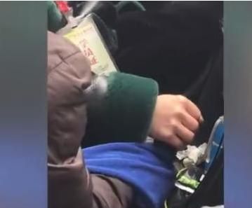 杭州姑娘学车被蚊咬,遭教练猥亵:称唾液能消毒!