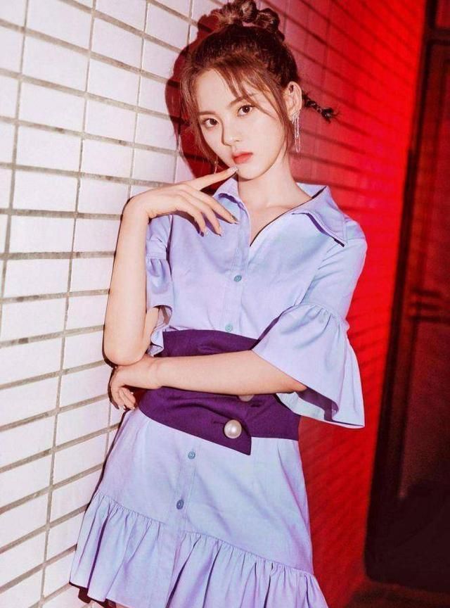 杨超越总结女团生活,喊话粉丝举办运动会,用实力诠释真实直率