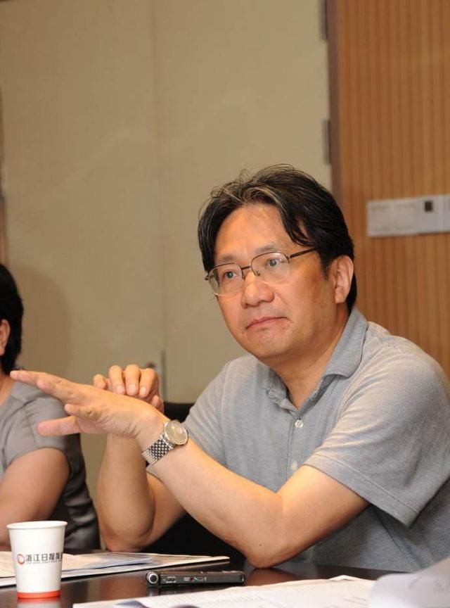 陈振濂的书法估价8千到1 2万元 有名人效应 主要还是因为有