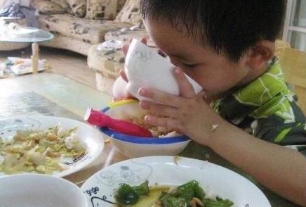 妈妈做饭时,有这3种习惯会破坏孩子饮食营养,不改变会害了孩子