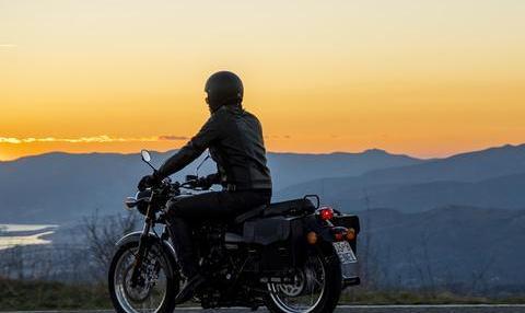 跨骑界实力派，３７４ｃｃ输出２０马力，５挡＋ＡＢＳ