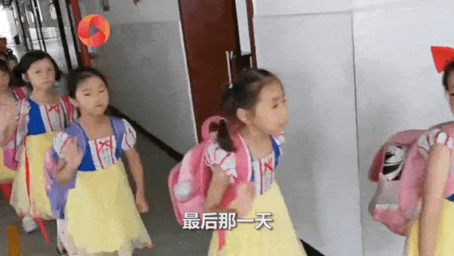 理发店抽查学生背课文的女老师支教结束了,学生们的反应引网友泪崩...