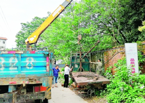 30多辆“僵尸车”被清理
