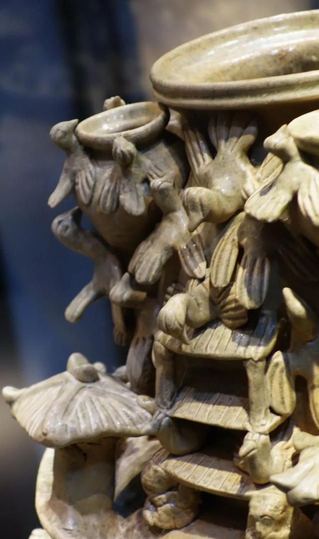 有三国青釉堆塑谷仓罐:《寻陶问瓷:深博历代陶瓷藏品展》之二