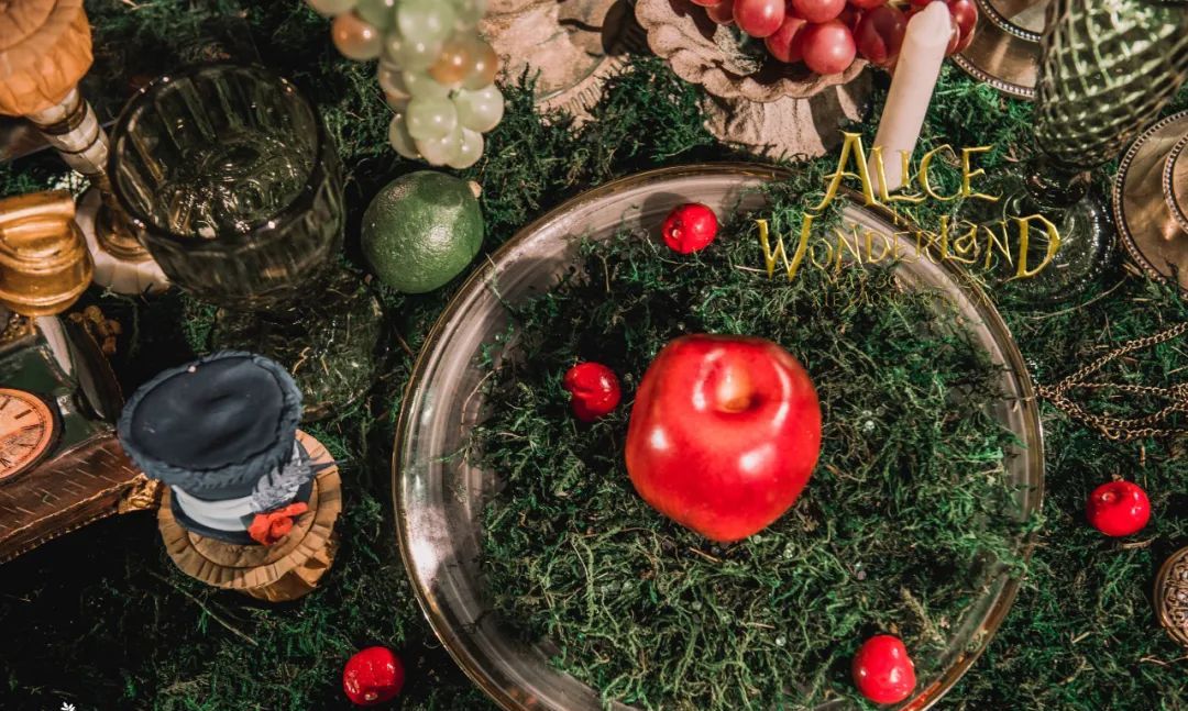 爱丽丝梦游仙境的奇幻婚礼，充满魔法的奇妙现场