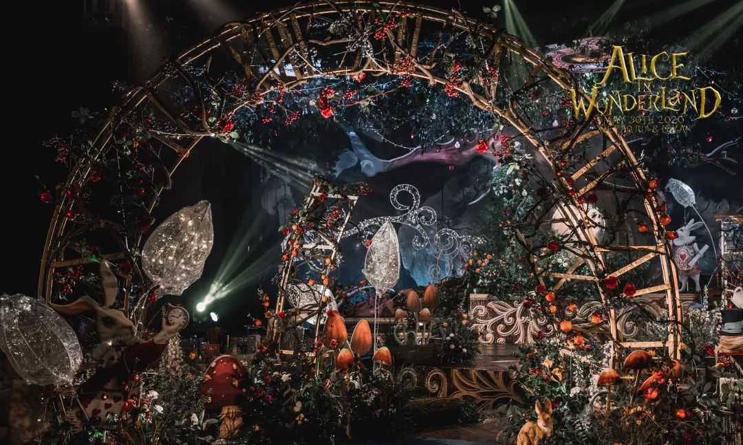 爱丽丝梦游仙境的奇幻婚礼，充满魔法的奇妙现场