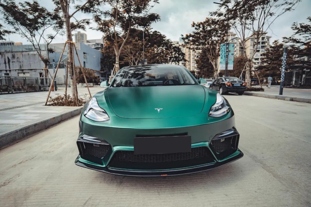 特斯拉model3太圆润?车主升级外观套件,跑车性能感十足