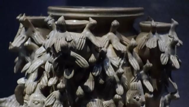 有三国青釉堆塑谷仓罐:《寻陶问瓷:深博历代陶瓷藏品展》之二
