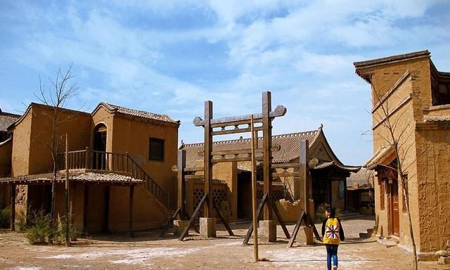 甘肃又一古城走红,堪称仿建界的“小平遥”,没有交通游客却不绝