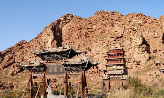 甘肃又一古城走红,堪称仿建界的“小平遥”,没有交通游客却不绝