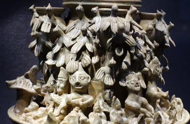 有三国青釉堆塑谷仓罐:《寻陶问瓷:深博历代陶瓷藏品展》之二