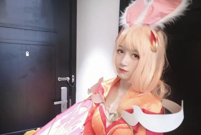 王者荣耀小姐姐公孙离cos身材婀娜多姿玩家堪比四大美女