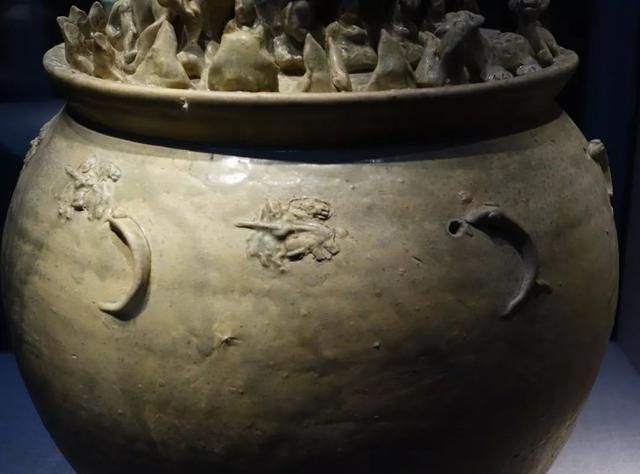 有三国青釉堆塑谷仓罐:《寻陶问瓷:深博历代陶瓷藏品展》之二