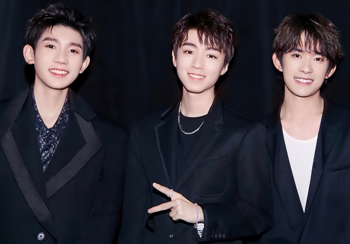 tfboys七周年合照,tfboys八周年 tfboys七周年线上合体,直播预售分三档会赚钱,团名出错不能忍