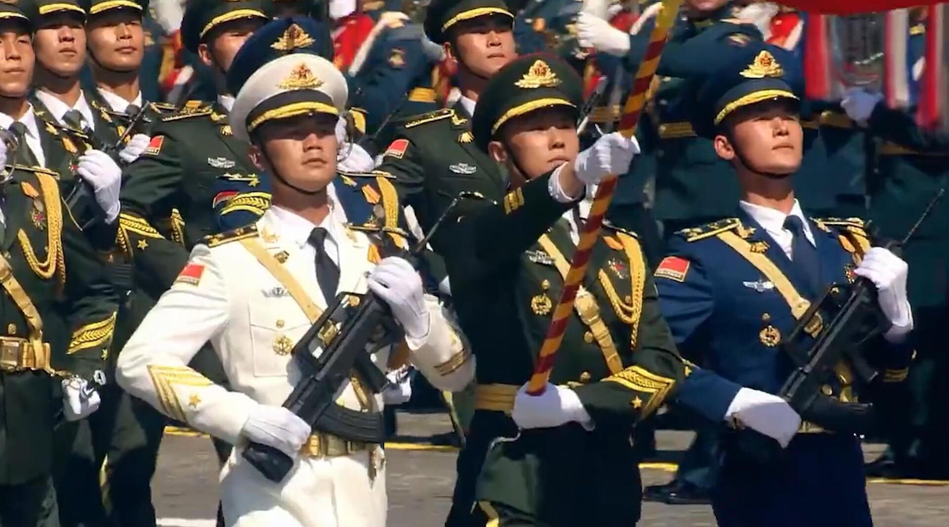 俄罗斯举行冷战后最大阅兵式 上万军人参阅(组图) - 新闻 - 加拿大华人网 - 加拿大华人门户网站