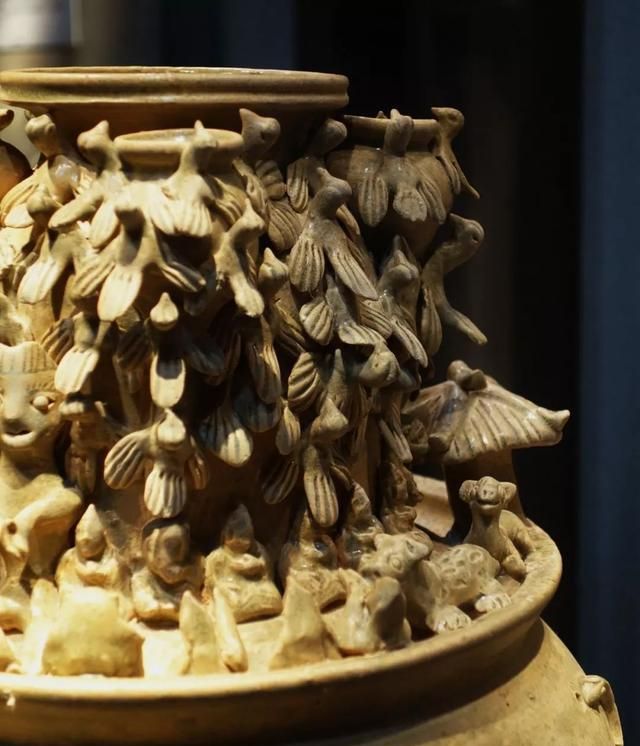 有三国青釉堆塑谷仓罐:《寻陶问瓷:深博历代陶瓷藏品展》之二