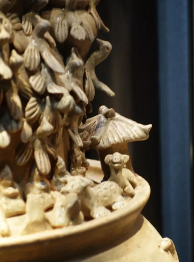 有三国青釉堆塑谷仓罐:《寻陶问瓷:深博历代陶瓷藏品展》之二