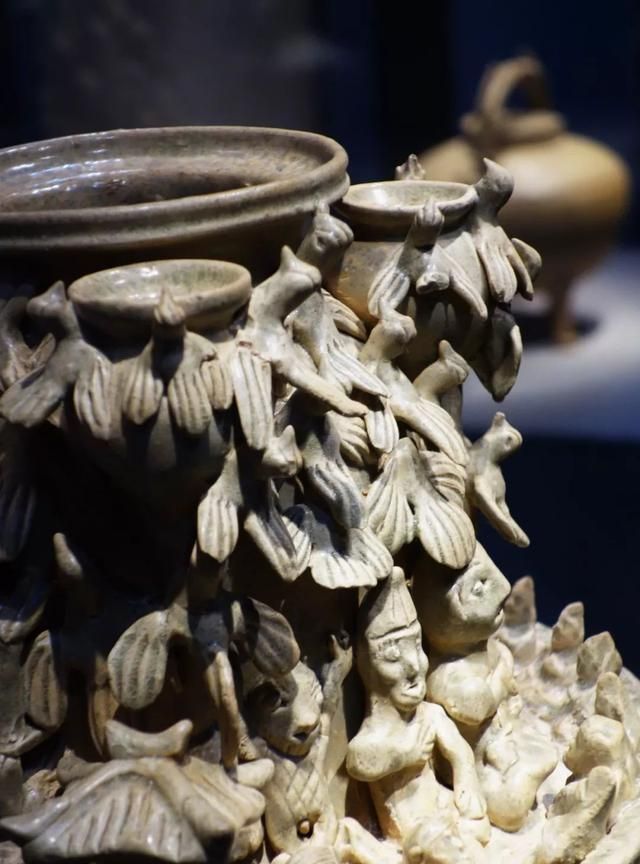 有三国青釉堆塑谷仓罐:《寻陶问瓷:深博历代陶瓷藏品展》之二