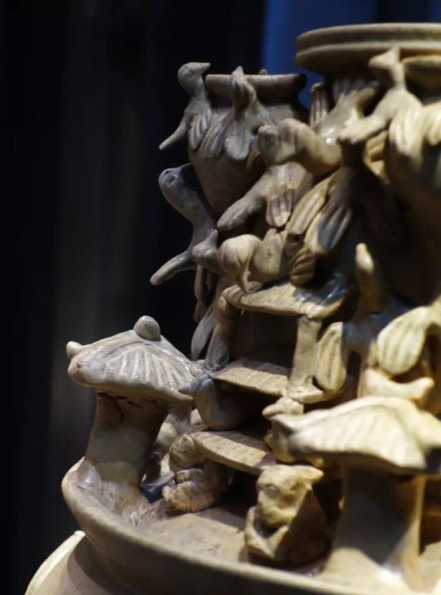 有三国青釉堆塑谷仓罐:《寻陶问瓷:深博历代陶瓷藏品展》之二