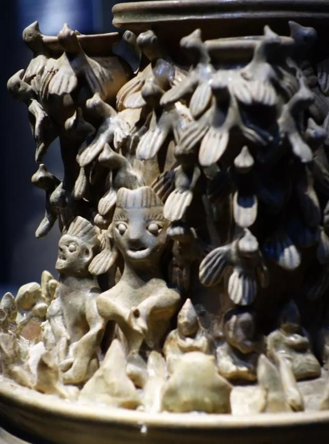 有三国青釉堆塑谷仓罐:《寻陶问瓷:深博历代陶瓷藏品展》之二