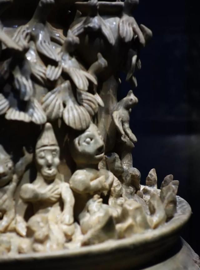 有三国青釉堆塑谷仓罐:《寻陶问瓷:深博历代陶瓷藏品展》之二