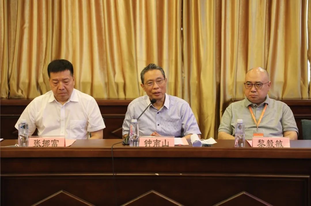 全球疫情正在恶化,钟南山等专家最新发声!