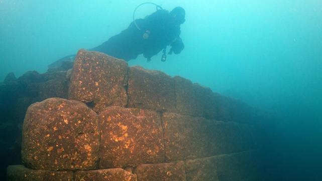 湖底惊现3000年前城堡废墟,揭开古奴隶制王国面纱
