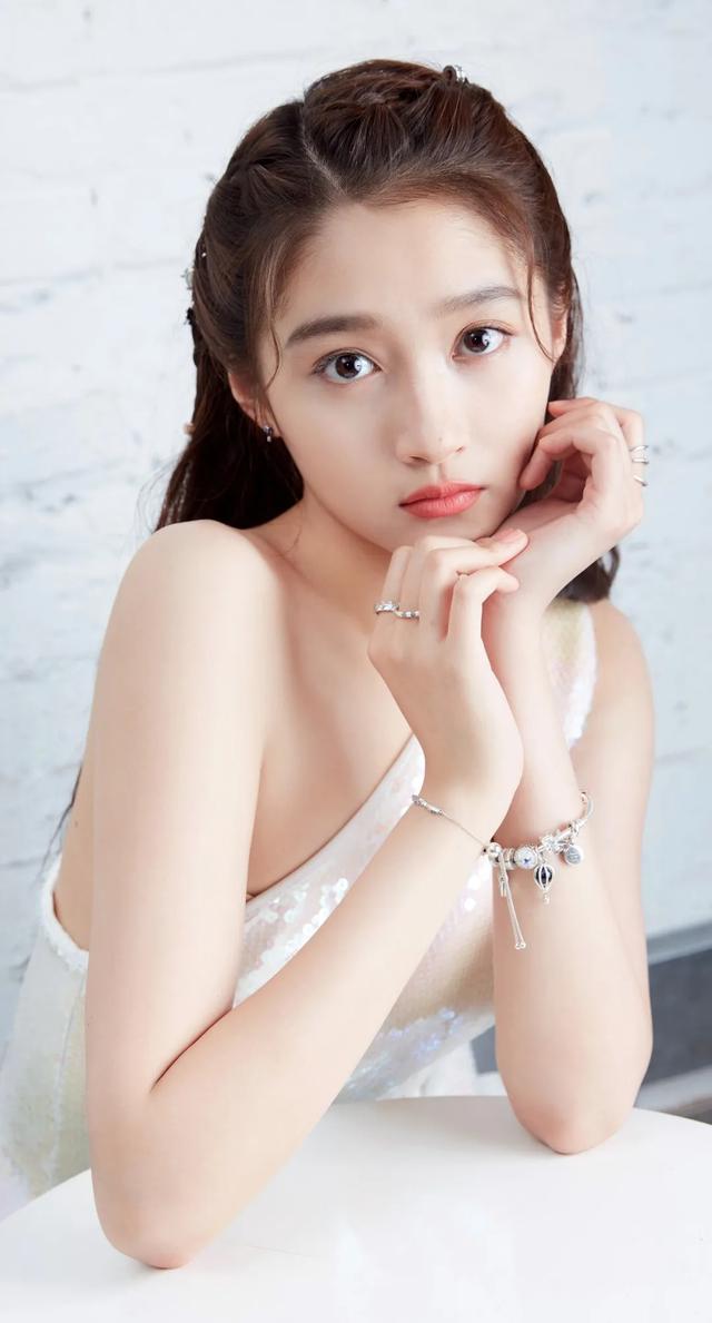 女有关晓彤，男有刘昊然，今年都有哪些明星毕业生？