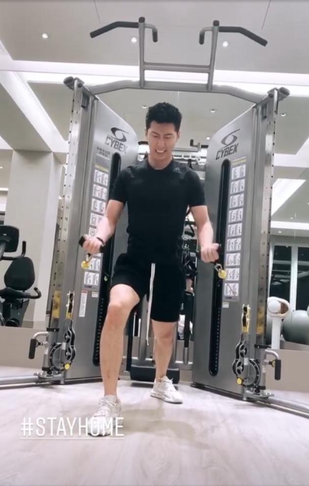 何超莲窦骁疑已同居 何超莲公开动态暴露了两人许多小秘密