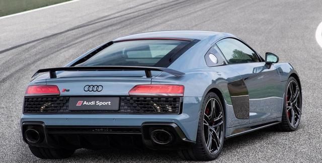 奥迪r8对比阿斯顿马丁vantage,200万的跑车算超跑吗?