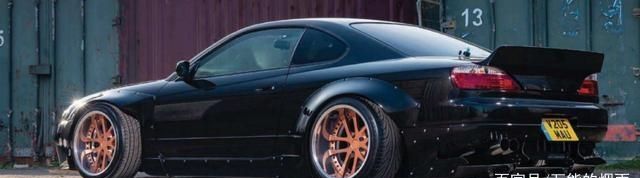 经典漂移飞行器头文字D中的S15silvia