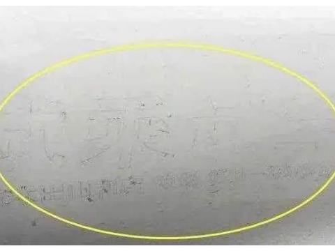 女司机送车去保养，洗车工发现一行字，结果车主喜笑颜开