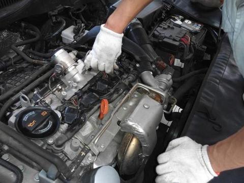 火花塞什么时候换？怎么换？需要注意什么？