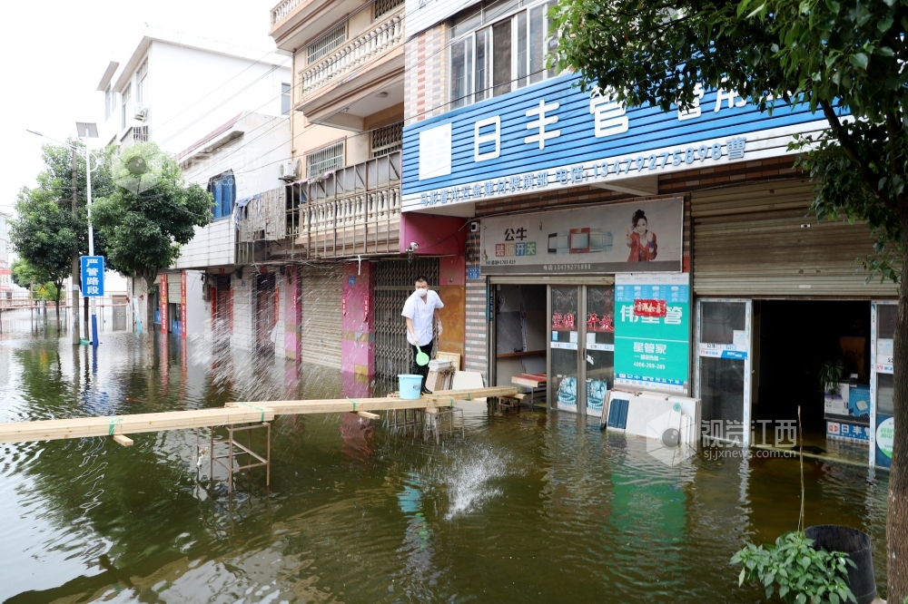 江西湖口:消杀防疫保安全