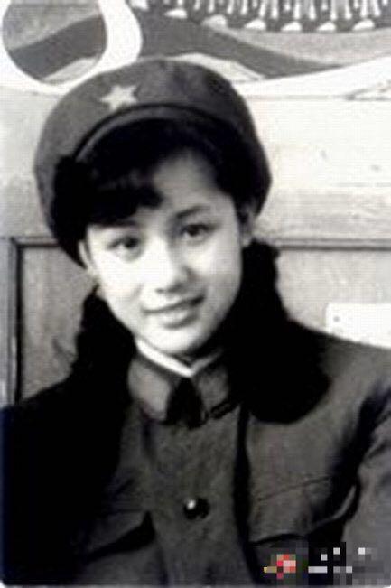 《康熙王朝》容妃扮演者因病去世,享年63岁,曾是中国最美设计师