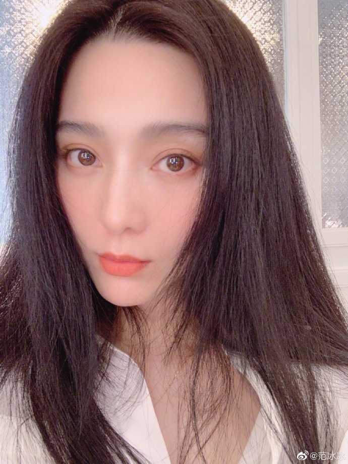 范冰冰疑为三浦春马去世发声:努力坚强的活着